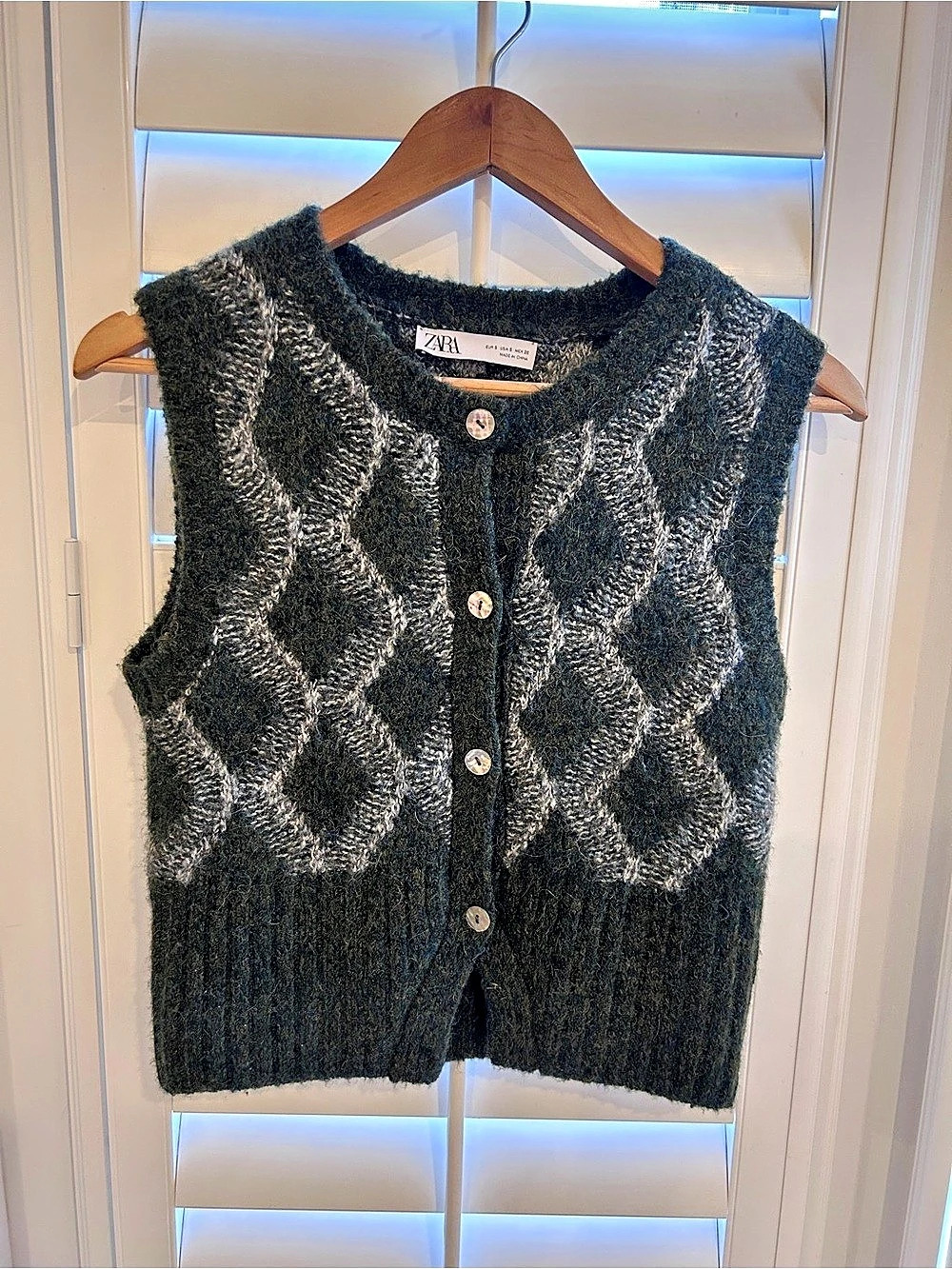 Zara Geometric Sweater Vest in Green & Gray Size Medium Like New